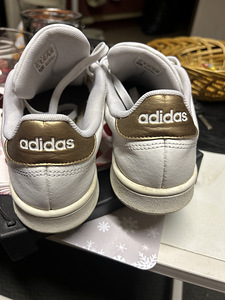 Кожаные кроссовки Adidas, размер 39 (3 фото из 6)