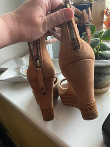 Ugg платформенные каблуки, кожа (3 фото из 3)