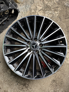 19" Mercedes-Benz AMG originaalvelg 5x112 (1tk) (1 foto / 3)