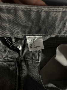 Джинсы H&M (3 фото из 3)
