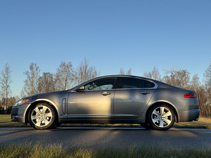Jaguar XF (3 фото из 14)
