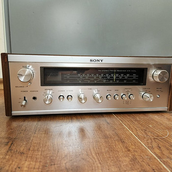 Sony STR-7025 AM/FM стерео ресивер (1974-77)