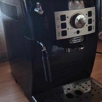 Полностью автоматическая эспрессо-машина DeLonghi Magnifica