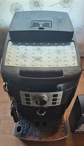 Полностью автоматическая эспрессо-машина DeLonghi Magnifica (2 фото из 3)