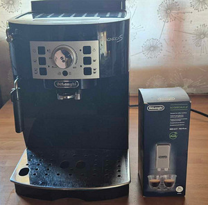 Полностью автоматическая эспрессо-машина DeLonghi Magnifica (3 фото из 3)