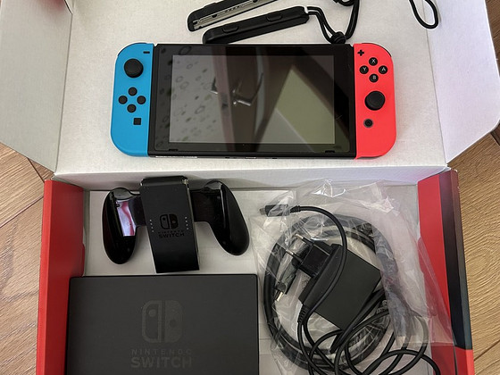 Консоль Nintendo Switch, полный комплект.