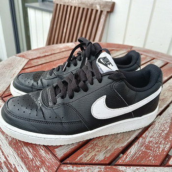 Продаются кроссовки Nike размер 42