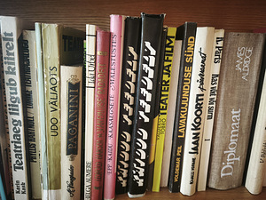 Книги (2 фото из 10)