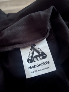 Palace x mcdonalds (3 фото из 4)