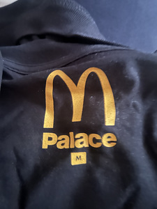 Palace x mcdonalds (4 фото из 4)