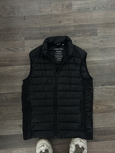 Жилетка Calvin Klein (1 фото из 2)