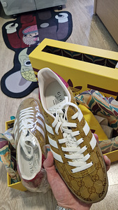 Gucci x addidas gazelle (1 foto / 5)