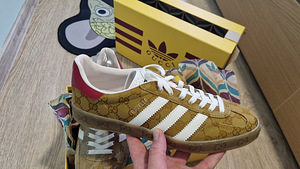 Gucci x addidas gazelle (2 foto / 5)