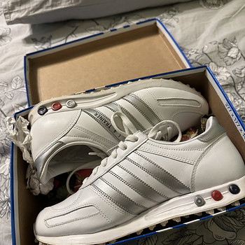 Adidas tossud.