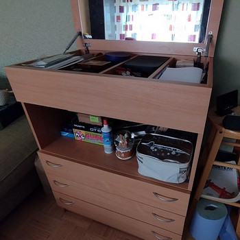 Комод с зеркалом.