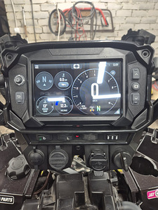 ATV Polaris Sportsman 1000S Walker Evans Ride Command (2 foto / 5)