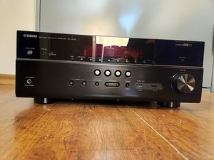 Yamaha RX-V679 7.2 4K, BT.USB,FiWi (1 foto / 3)