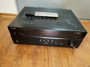 Yamaha RX-V679 7.2 4K, BT.USB,FiWi (2 foto / 3)
