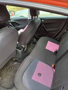 Peugeot 208 (7 фото из 9)