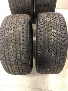 305/35 R21 (2 шт.) 275/40 R21 (2 шт.) Pirelli (2 фото из 4)