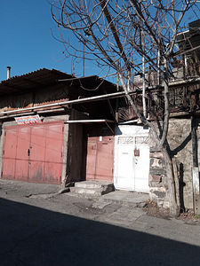 Двухэтажный каменный дом в Ереване, рядом с Каскадом (1 фото из 9)