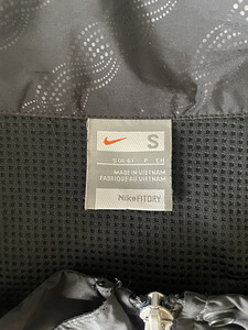 Женская куртка Nike FitDry (3 фото из 3)