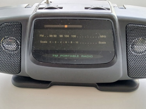 UUS PORTABLE RAADIO