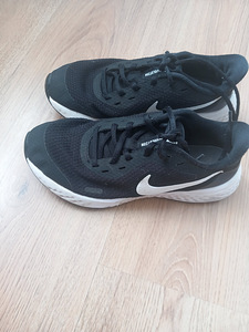 Кроссовки Nike. 35.5 (1 фото из 2)