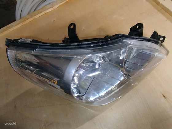 Esituli TOYOTA VERSO autole