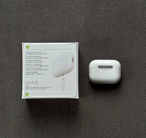 AirPods Pro 2-го поколения (2 фото из 2)