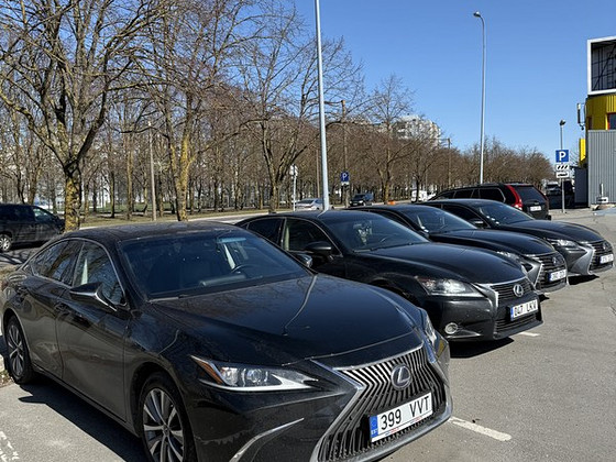 Аренда автомобилей LEXUS