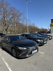 Аренда автомобилей LEXUS (1 фото из 2)