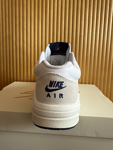 Nike Air Jordan (3 фото из 4)