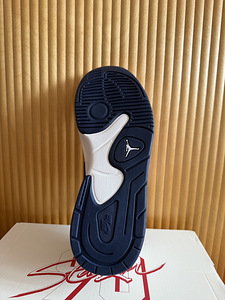 Nike Air Jordan (4 фото из 4)