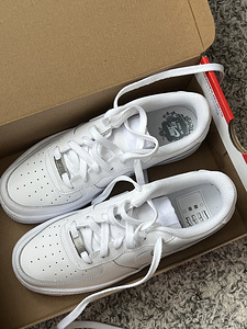 NIKE AIR FORCE 1- новые, оригинальные (2 фото из 2)