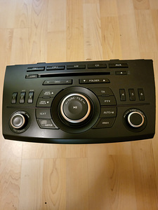 Автомагнитола Mazda (1 фото из 3)