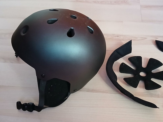 Müüa Sandboxi veespordi kiiver.