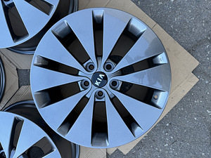 18" оригинальные диски Kia 5x114,3 (3 фото из 9)