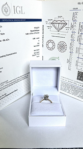 Золотое кольцо с бриллиантом 0,80 ct (2 фото из 2)