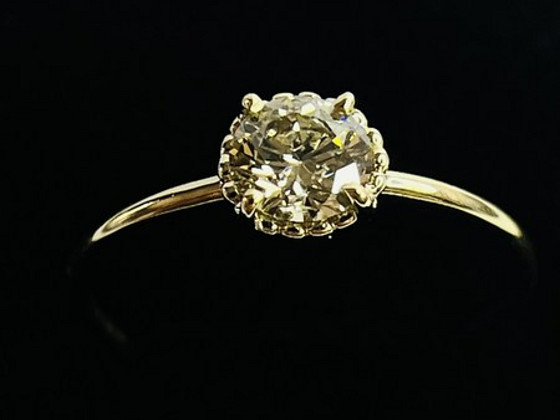 Золотое кольцо с бриллиантом 0.70 ct