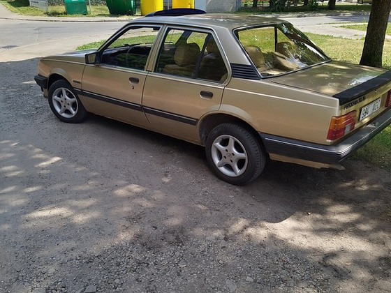 Антикварный Opel Ascona Berlina