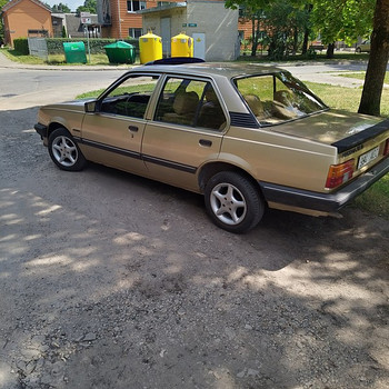 Антикварный Opel Ascona Berlina