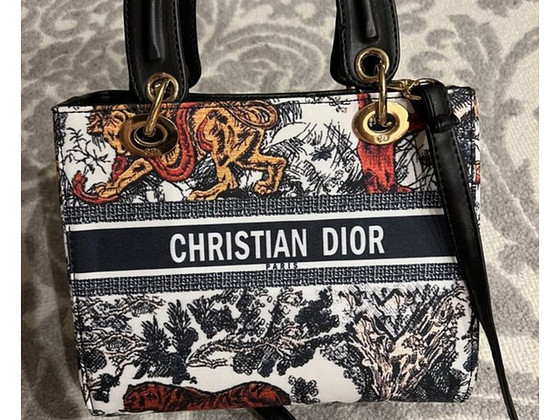 Uus Dior kott, replika
