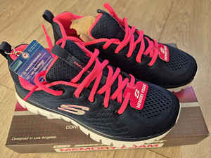 Skechers (1 фото из 5)