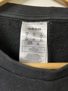 Свитер ADIDAS, размер XS (2 фото из 2)
