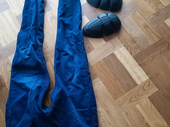 Джинсы с защитой на колени