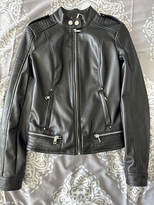 Кожаная куртка Guess (1 фото из 3)