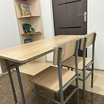 Студенческие столы, парты
