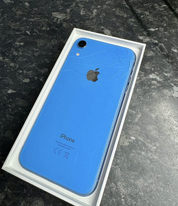 iPhone XR (1 foto / 5)