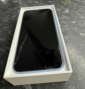 iPhone XR (3 foto / 5)